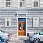 Trieste Casa Boccaccio White Apartment x4
